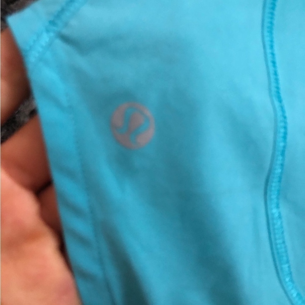 Lululemon singlet - Picture 4 of 6